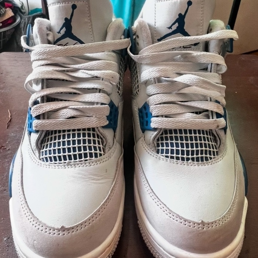 Air Jordan 4 Retro University Blue